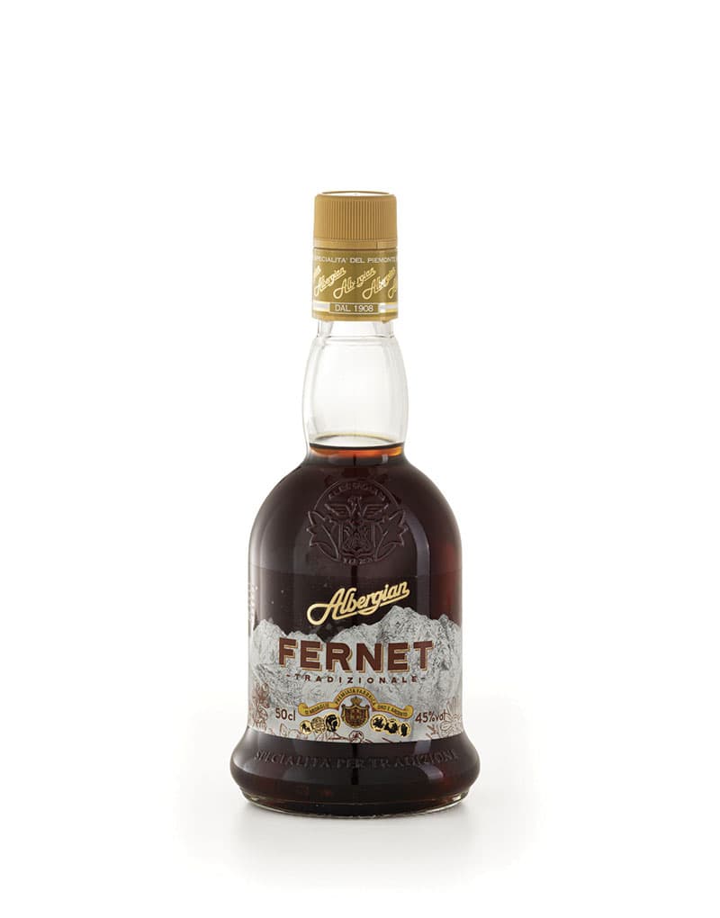 Bottiglia di Fernet Albergian, liquido scuro